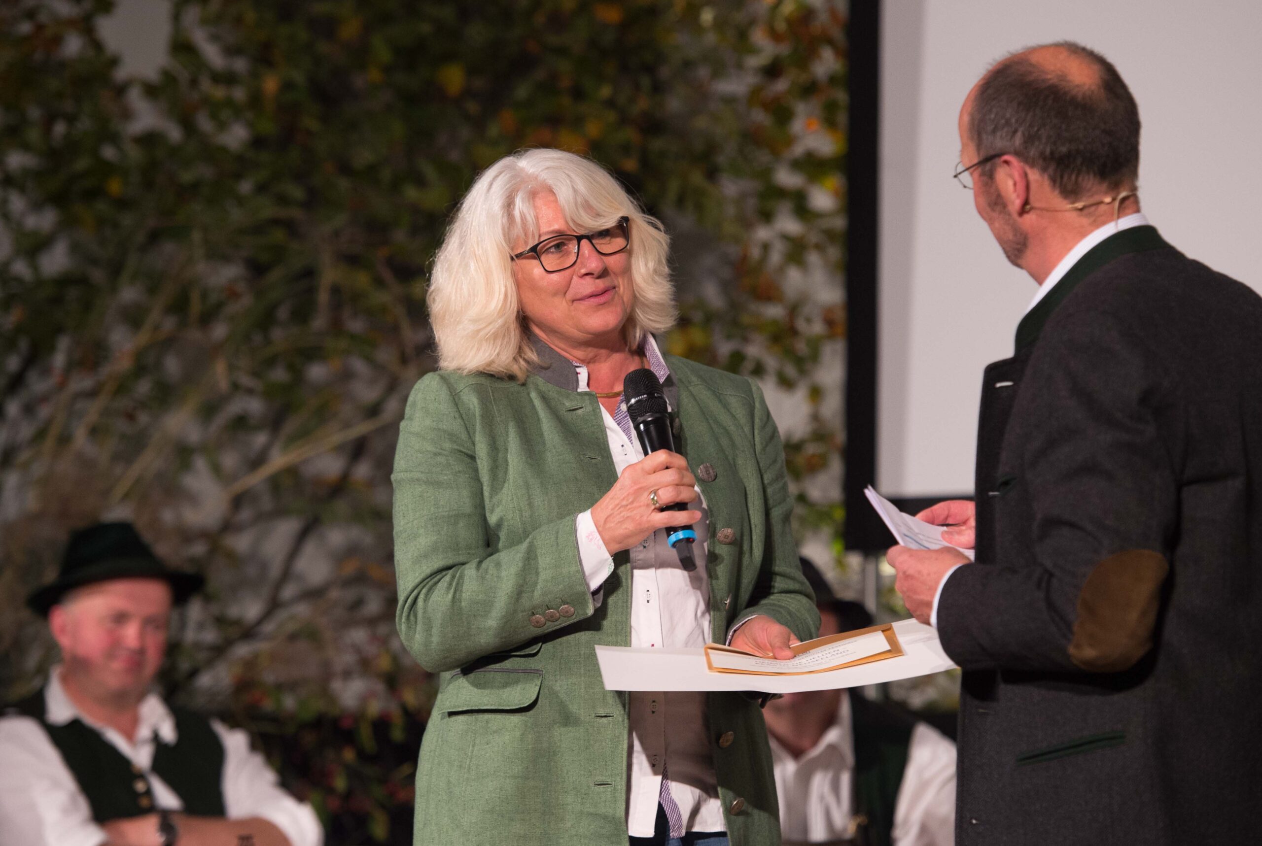 Angelika Sigl, Film "Heimliche Helden - Keas in Neuseeland", Kleiner Preis des Festivals für den besten Kinder- und Jugendfilm, Michael Pause bei der Übergabe des Peises (Foto: Thomas Plettenberg)