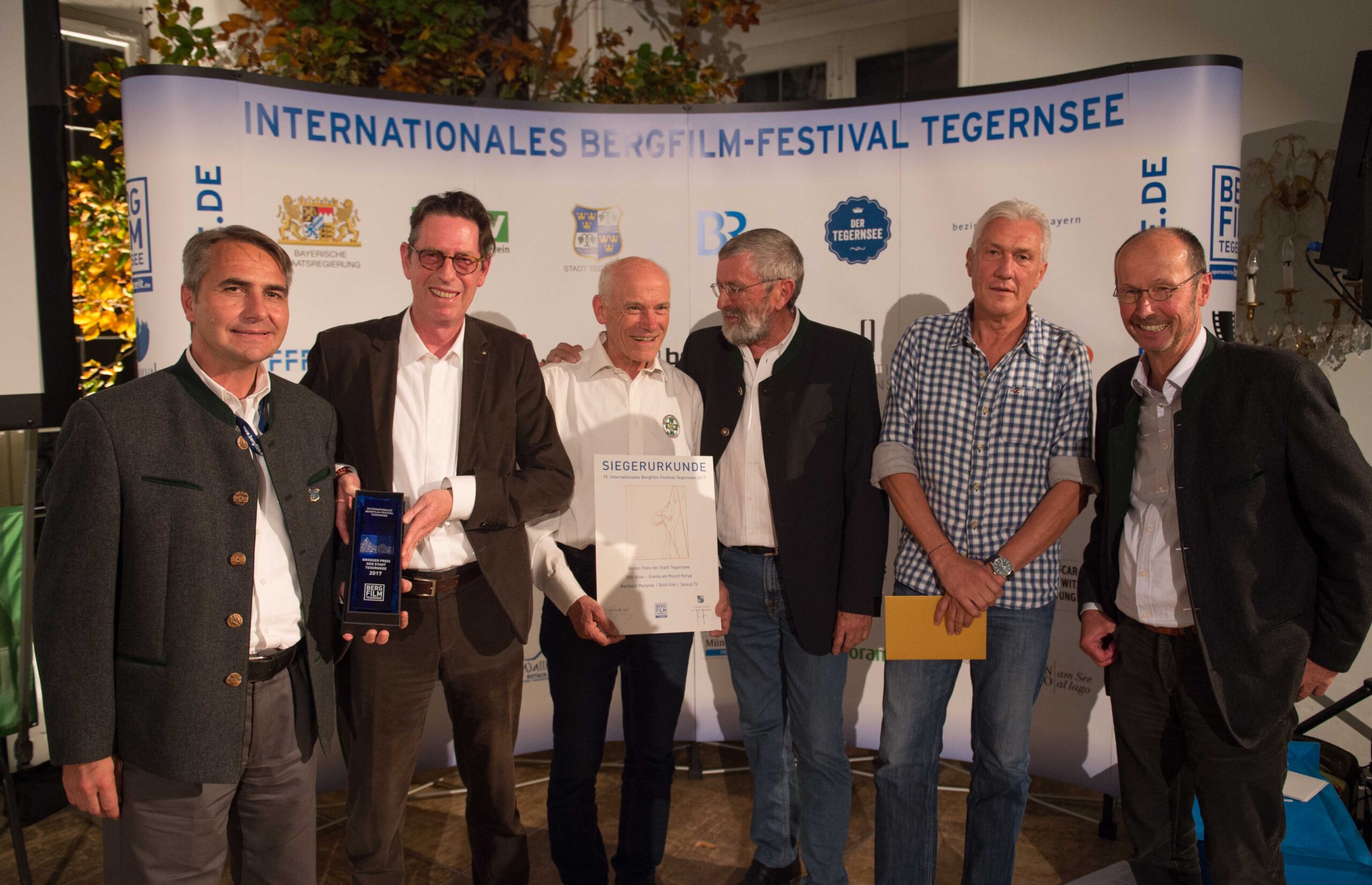 v.li. Bürgermeister Johannes Hagn, Ewerhard Engels - RIVA Film, Hr. Spitzenstetter - beteiligter Bergretter, Gerd Judmaier - damals Verunglückter, Hans-Peter Stauber - Servus TV, Michael Pause - Festival-Direktor (Foto: Thomas Plettenberg)